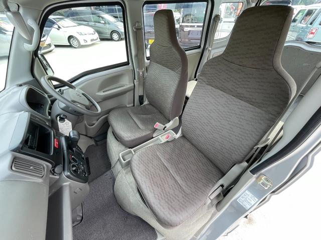 エブリイ PA ワンオーナー 整備点検記録簿 ドラレコ MTモード付き 純正オーディオ 純正フロアマット ドアバイザー ヘッドライトレベライザー 集中ドアロック 取説 スペアキー有 タイミングチェーン式 リヤ熱戦(11枚目)