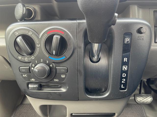 エブリイ PA ワンオーナー 整備点検記録簿 ドラレコ MTモード付き 純正オーディオ 純正フロアマット ドアバイザー ヘッドライトレベライザー 集中ドアロック 取説 スペアキー有 タイミングチェーン式 リヤ熱戦(18枚目)