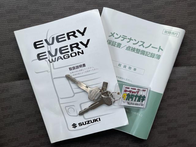 エブリイ PA ワンオーナー 整備点検記録簿 ドラレコ MTモード付き 純正オーディオ 純正フロアマット ドアバイザー ヘッドライトレベライザー 集中ドアロック 取説 スペアキー有 タイミングチェーン式 リヤ熱戦(20枚目)