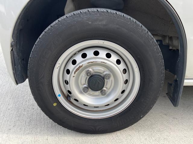 エブリイ PA ワンオーナー 整備点検記録簿 ドラレコ MTモード付き 純正オーディオ 純正フロアマット ドアバイザー ヘッドライトレベライザー 集中ドアロック 取説 スペアキー有 タイミングチェーン式 リヤ熱戦(25枚目)