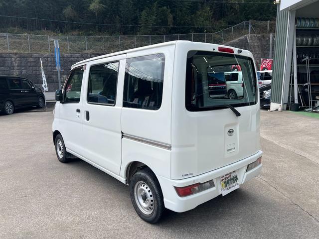 ハイゼットカーゴ スペシャルSAIII 純正ナビ Bluetooth バックカメラ ETC ワンオーナー 取説 オーバーヘッドコンソール 純正ゴムマット DVD再生 衝突軽減装置 スペアキー オートマ バイザー ライトレベライザー(7枚目)