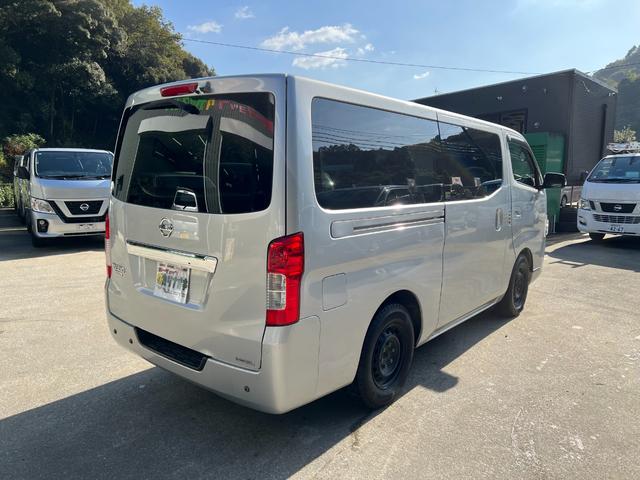 ＮＶ３５０キャラバンバン ロングＤＸターボ　純正オーディオ　バックカメラ　スマートキー　プッシュスタート　ワンオーナー　電格ミラー　衝突軽減装置　純正ゴムマット　ライトレベライザー　純正ドアバイザー　後席フィルム加工　両側スライドドア（5枚目）