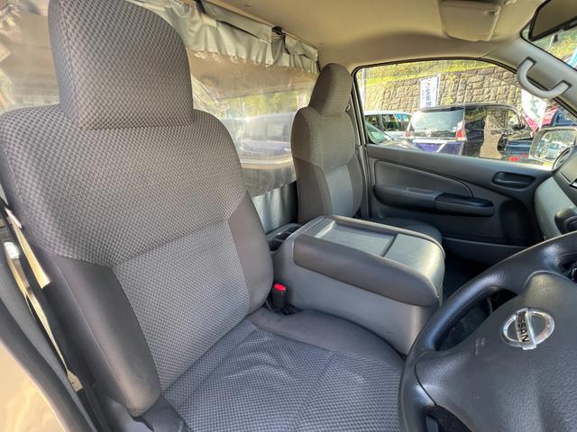 ＮＶ３５０キャラバンバン ロングＤＸターボ　純正オーディオ　バックカメラ　スマートキー　プッシュスタート　ワンオーナー　電格ミラー　衝突軽減装置　純正ゴムマット　ライトレベライザー　純正ドアバイザー　後席フィルム加工　両側スライドドア（11枚目）