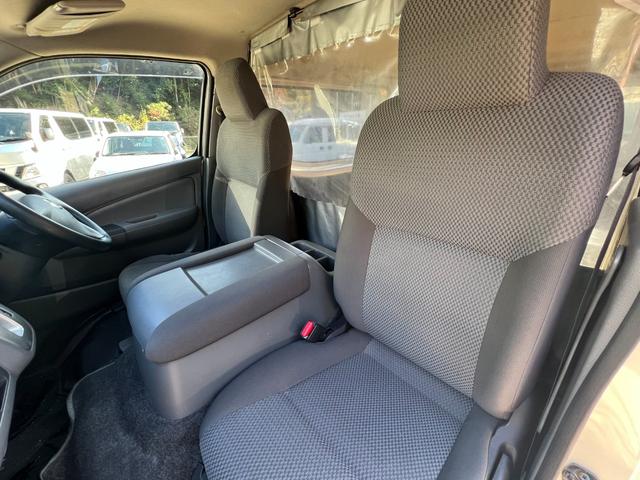 ＮＶ３５０キャラバンバン ロングＤＸターボ　純正オーディオ　バックカメラ　スマートキー　プッシュスタート　ワンオーナー　電格ミラー　衝突軽減装置　純正ゴムマット　ライトレベライザー　純正ドアバイザー　後席フィルム加工　両側スライドドア（12枚目）