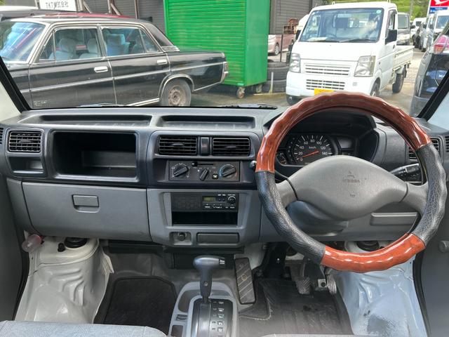 ミニキャブトラック ＶＸ－ＳＥ　純正オーディオ　社外アルミ　ブロックタイヤ　３方開　パートタイム４ＷＤ　純正ゴムマット　純正バイザー　ヘッドライトレベライザー（11枚目）
