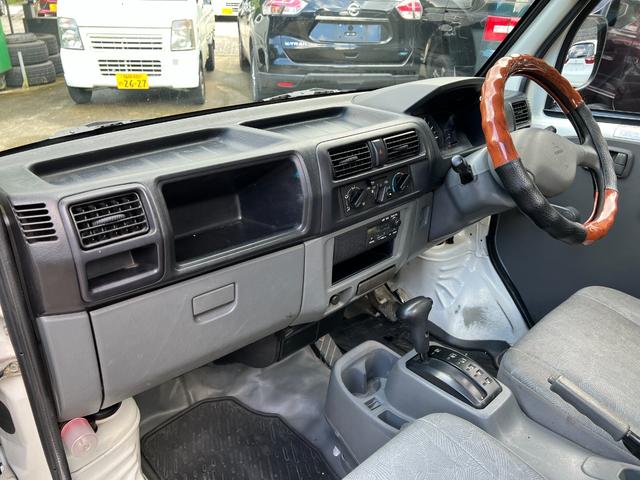 ミニキャブトラック ＶＸ－ＳＥ　純正オーディオ　社外アルミ　ブロックタイヤ　３方開　パートタイム４ＷＤ　純正ゴムマット　純正バイザー　ヘッドライトレベライザー（13枚目）