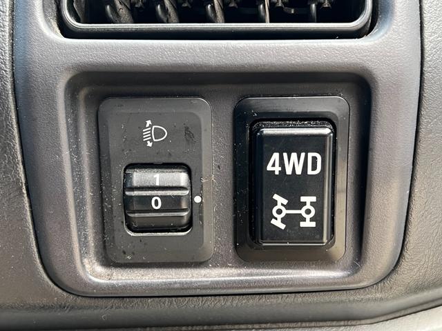 ミニキャブトラック ＶＸ－ＳＥ　純正オーディオ　社外アルミ　ブロックタイヤ　３方開　パートタイム４ＷＤ　純正ゴムマット　純正バイザー　ヘッドライトレベライザー（20枚目）