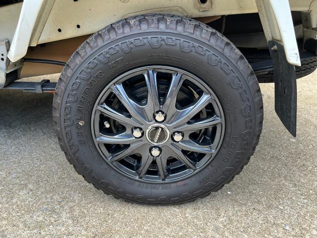 ミニキャブトラック ＶＸ－ＳＥ　純正オーディオ　社外アルミ　ブロックタイヤ　３方開　パートタイム４ＷＤ　純正ゴムマット　純正バイザー　ヘッドライトレベライザー（23枚目）