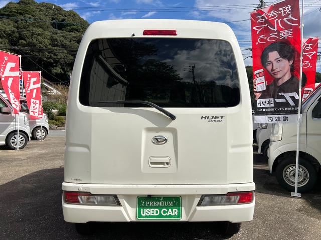 ハイゼットカーゴ ＤＸ　ＳＡＩＩＩ　純正オーディオ　追突軽減装置　キーレス　オートライト　ライトレベライザー　オーバーヘッドコンソール　プライバシーガラス　スペアキー　ハイルーフ　純正フロアマット（2枚目）