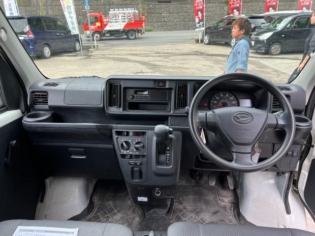 ハイゼットカーゴ スペシャルＳＡＩＩＩ　純正オーディオ　ワンオーナー　点検記録簿　オーバーヘッドコンソール　追突軽減装置　純正ゴムマット　ドアバイザー　両側スライドドア　スペアキー（2枚目）