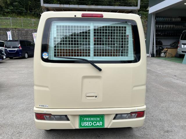 ハイゼットカーゴ スペシャルＳＡＩＩＩ　純正オーディオ　ワンオーナー　点検記録簿　オーバーヘッドコンソール　追突軽減装置　純正ゴムマット　ドアバイザー　両側スライドドア　スペアキー（3枚目）