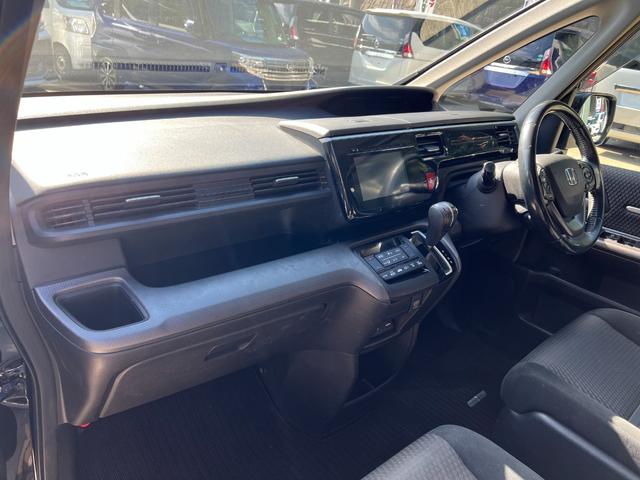 ステップワゴンスパーダ スパーダ　ナビ　フルセグ視聴　Ｂｌｕｅｔｏｏｔｈ　バックカメラ　全方位カメラ　ドライブレコーダー　ＥＴＣ　ＬＥＤヘッドライト　クルーズコントロール　両側電動スライドドア　盗難防止　アルミホイール　ドアバイザー（10枚目）