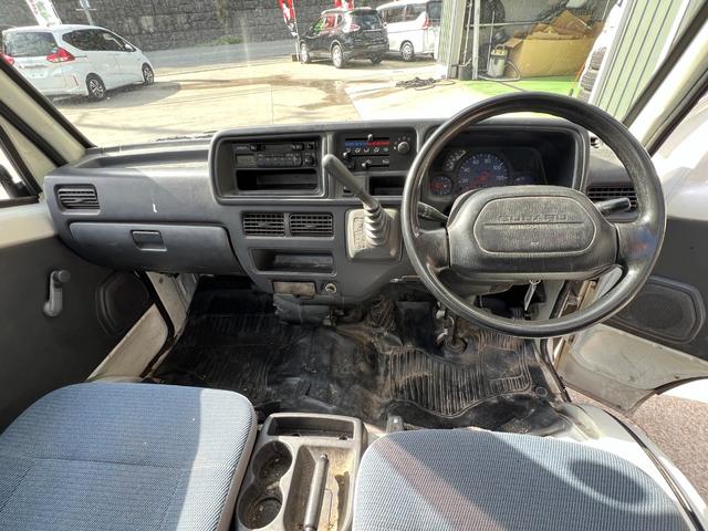 サンバートラック ＴＣ－ＳＣ　ワンオーナー　４ＷＤ　オートマ車　純正オーディオ　ゴムマット　ドアバイザー　３方開　エアコン　パワステ（2枚目）