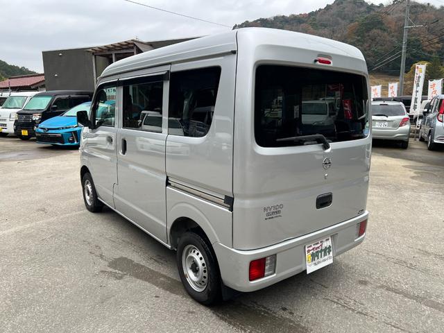 NV100クリッパーバン DX 純正オーディオ 2nd発進 キーレス 点検記録簿 ヘッドライトレベライザー 純正ゴムマット スペアキー ドアバイザー 両側スライドドア タイミングチェーン式 MTモード付(7枚目)