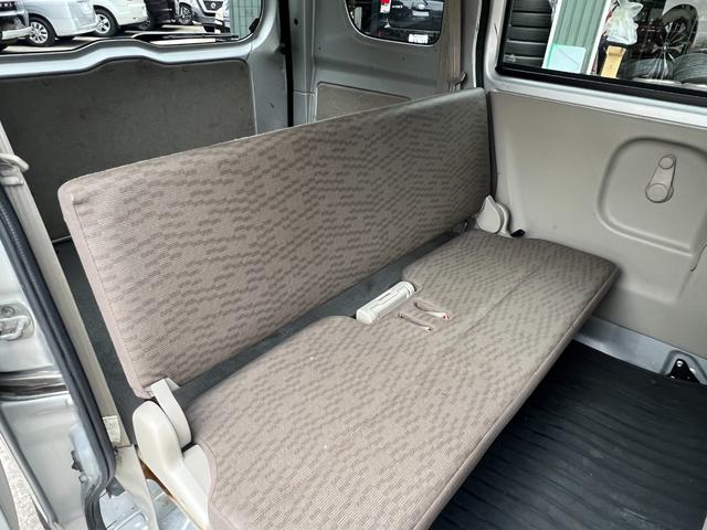 NV100クリッパーバン DX 純正オーディオ 2nd発進 キーレス 点検記録簿 ヘッドライトレベライザー 純正ゴムマット スペアキー ドアバイザー 両側スライドドア タイミングチェーン式 MTモード付(13枚目)