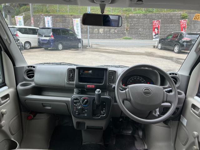 ＮＶ１００クリッパーバン ＤＸ　純正オーディオ　点検記録簿　ＭＴモード付　フルフラット　純正ラバーマット　取扱説明書　ヘッドライトレベライザー　ドアバイザー　両側スライドドア　タイミングチェーン式（2枚目）