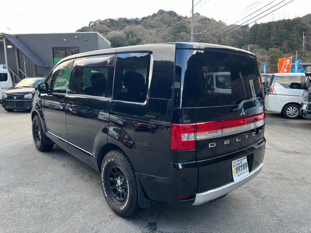 デリカＤ：５ Ｍ　社外ナビ　Ｂｌｕｅｔｏｏｔｈ　フルセグ視聴　バックカメラ　ＤＶＤ再生　ＥＴＣ　スマートキー　オートエアコン　ステリモ　電動スライドドア　純正フロアマット　プライバシーガラス　純正キセノンライト（7枚目）