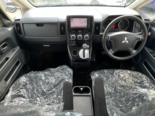 デリカＤ：５ Ｍ　社外ナビ　Ｂｌｕｅｔｏｏｔｈ　フルセグ視聴　バックカメラ　ＤＶＤ再生　ＥＴＣ　スマートキー　オートエアコン　ステリモ　電動スライドドア　純正フロアマット　プライバシーガラス　純正キセノンライト（9枚目）