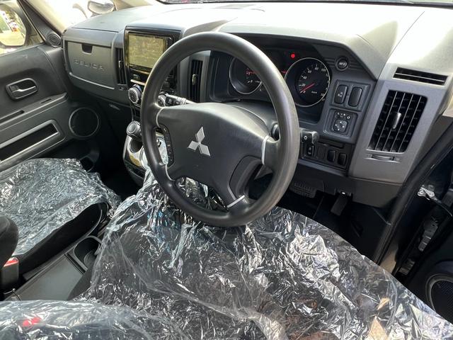 デリカＤ：５ Ｍ　社外ナビ　Ｂｌｕｅｔｏｏｔｈ　フルセグ視聴　バックカメラ　ＤＶＤ再生　ＥＴＣ　スマートキー　オートエアコン　ステリモ　電動スライドドア　純正フロアマット　プライバシーガラス　純正キセノンライト（10枚目）