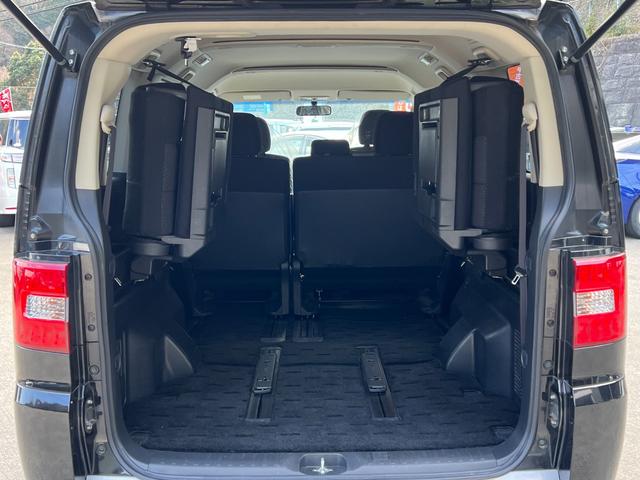 デリカＤ：５ Ｍ　社外ナビ　Ｂｌｕｅｔｏｏｔｈ　フルセグ視聴　バックカメラ　ＤＶＤ再生　ＥＴＣ　スマートキー　オートエアコン　ステリモ　電動スライドドア　純正フロアマット　プライバシーガラス　純正キセノンライト（18枚目）