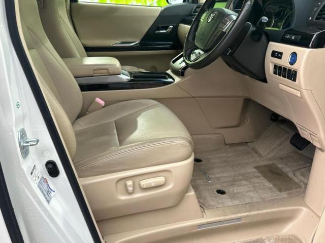 アルファードハイブリッド 4WDハイブリッドG Lパッケージ ツインムーンルーフ/保証書/純正 HDDナビ/両側電動スライドドア/シートヒーター/シート フルレザー/電動バックドア/ヘッドランプ HID/Bluetooth接続/ETC/EBD付ABS 革シート(4枚目)