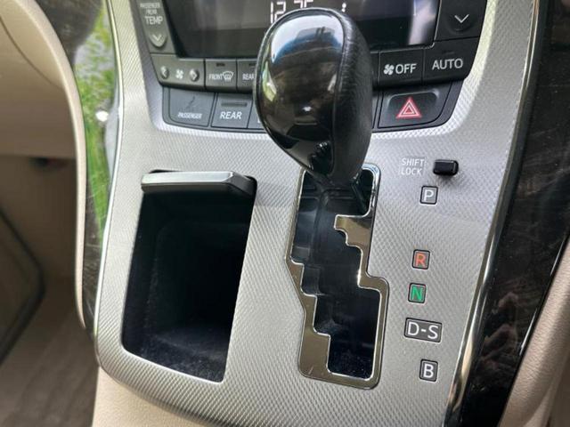 アルファードハイブリッド 4WDハイブリッドG Lパッケージ ツインムーンルーフ/保証書/純正 HDDナビ/両側電動スライドドア/シートヒーター/シート フルレザー/電動バックドア/ヘッドランプ HID/Bluetooth接続/ETC/EBD付ABS 革シート(18枚目)