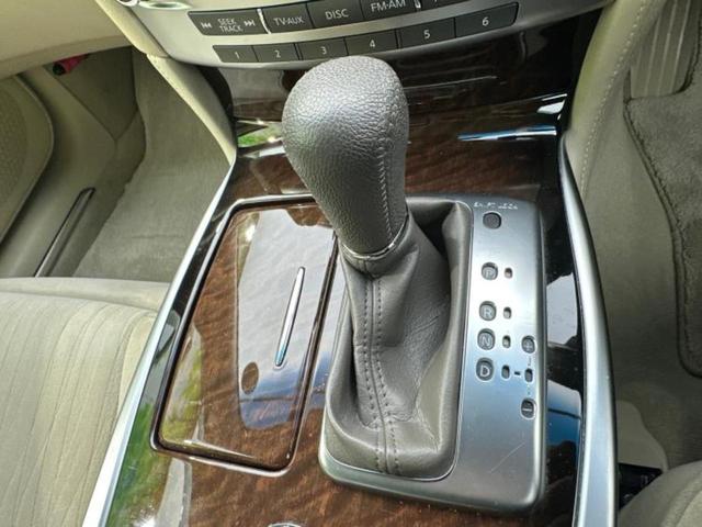 フーガ ３７０ＧＴ　保証書／純正　ナビ／ヘッドランプ　ＨＩＤ／ＥＴＣ／ＥＢＤ付ＡＢＳ／横滑り防止装置／クルーズコントロール／サイドモニター／バックモニター／フルセグＴＶ／ＤＶＤ／エアバッグ　運転席／エアバッグ　助手席（18枚目）