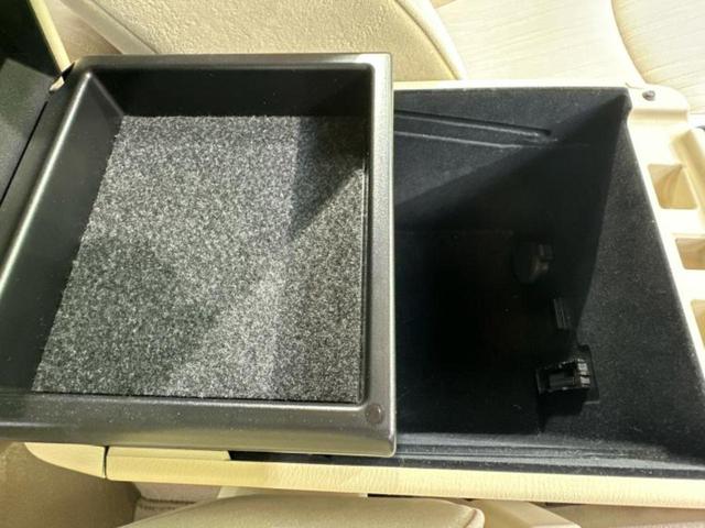 フーガ ３７０ＧＴ　保証書／純正　ナビ／ヘッドランプ　ＨＩＤ／ＥＴＣ／ＥＢＤ付ＡＢＳ／横滑り防止装置／クルーズコントロール／サイドモニター／バックモニター／フルセグＴＶ／ＤＶＤ／エアバッグ　運転席／エアバッグ　助手席（31枚目）