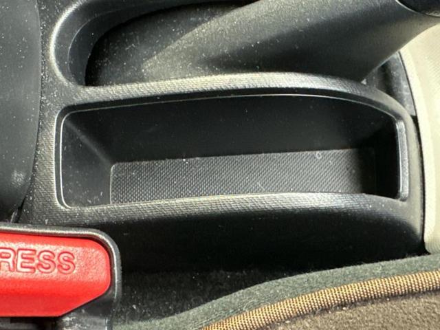 アクア Ｇ　新品タイヤ／保証書／純正　ＳＤナビ／シートヒーター　前席／ドライブレコーダー　社外／Ｂｌｕｅｔｏｏｔｈ接続／ＥＴＣ／ＥＢＤ付ＡＢＳ／横滑り防止装置／アイドリングストップ／フルセグＴＶ／ＤＶＤ　ドラレコ（31枚目）