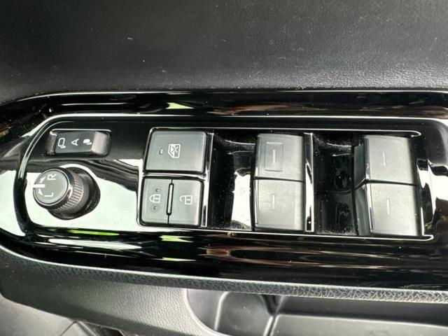 ヴォクシー ＺＳキラメキ３　保証書／純正　１０インチ　ＳＤナビ／フリップダウンモニター　純正　１２．８インチ／衝突安全装置／両側電動スライドドア／車線逸脱防止支援システム／シート　ハーフレザー／ドライブレコーダー　社外　ドラレコ（32枚目）