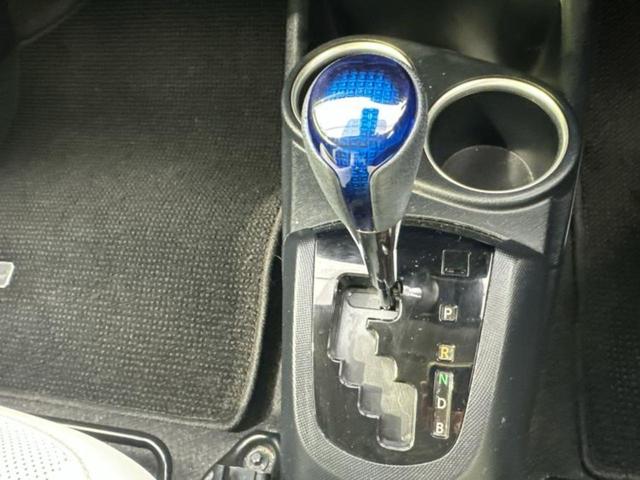 アクア クロスオーバー　保証書／純正　９インチ　ＳＤナビ／トヨタセーフティセンス／シートヒーター　前席／車線逸脱防止支援システム／シート　合皮／ヘッドランプ　ＬＥＤ／Ｂｌｕｅｔｏｏｔｈ接続／ＥＴＣ／ＥＢＤ付ＡＢＳ　ＤＶＤ再生（18枚目）