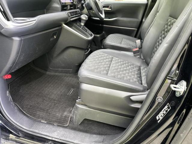 ヴォクシー Ｓ－Ｚ　新品タイヤ／ディスプレイオーディオ１０．５インチ／フリップダウンモニター　純正　１４インチ／トヨタセーフティセンス／両側電動スライドドア／シートヒーター　前席／車線逸脱防止支援システム　バックカメラ（7枚目）