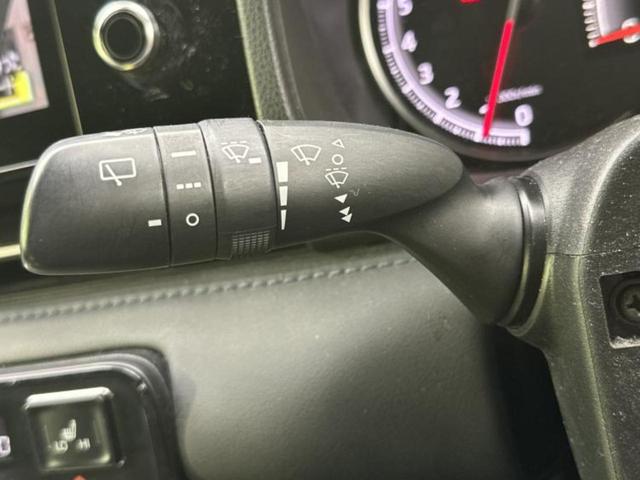 ヴォクシー Ｓ－Ｚ　新品タイヤ／ディスプレイオーディオ１０．５インチ／フリップダウンモニター　純正　１４インチ／トヨタセーフティセンス／両側電動スライドドア／シートヒーター　前席／車線逸脱防止支援システム　バックカメラ（17枚目）