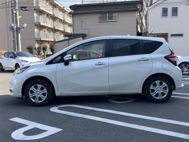 ノート Ｘ　新品タイヤ／社外　ＳＤナビ／エマージェンシーブレーキ／車線逸脱防止支援システム／Ｂｌｕｅｔｏｏｔｈ接続／ＥＢＤ付ＡＢＳ／横滑り防止装置／アイドリングストップ／バックモニター／フルセグＴＶ／ＤＶＤ（2枚目）