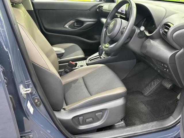 ヤリスクロス ハイブリッドＺ　保証書／ディスプレイオーディオ＋ナビ８インチ／トヨタセーフティセンス／シートヒーター　前席／パノラミックビューモニター／車線逸脱防止支援システム／シート　ハーフレザー／ヘッドランプ　ＬＥＤ　禁煙車（4枚目）