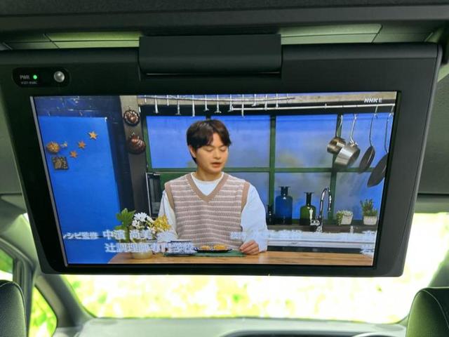 ヴォクシー ハイブリッドＺＳキラメキ３　保証書／純正　９インチ　ＳＤナビ／フリップダウンモニター　純正　１２．８インチ／トヨタセーフティセンス／両側電動スライドドア／シートヒーター／車線逸脱防止支援システム／ヘッドランプ　ＬＥＤ　ＤＶＤ再生（12枚目）