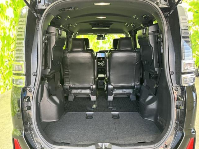 ヴォクシー ハイブリッドＺＳキラメキ３　保証書／純正　９インチ　ＳＤナビ／フリップダウンモニター　純正　１２．８インチ／トヨタセーフティセンス／両側電動スライドドア／シートヒーター／車線逸脱防止支援システム／ヘッドランプ　ＬＥＤ　ＤＶＤ再生（21枚目）