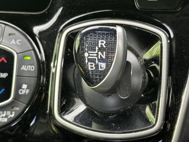 ヴォクシー ハイブリッドＺＳキラメキ３　保証書／純正　９インチ　ＳＤナビ／フリップダウンモニター　純正　１２．８インチ／トヨタセーフティセンス／両側電動スライドドア／シートヒーター／車線逸脱防止支援システム／ヘッドランプ　ＬＥＤ　ＤＶＤ再生（26枚目）