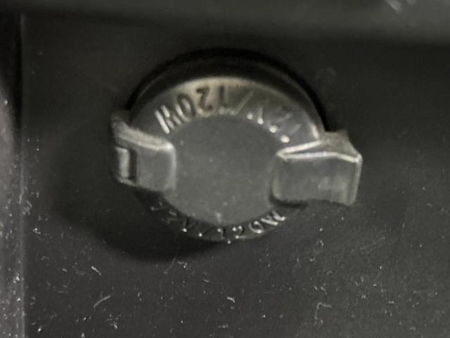 ヴォクシー ハイブリッドＺＳキラメキ３　保証書／純正　９インチ　ＳＤナビ／フリップダウンモニター　純正　１２．８インチ／トヨタセーフティセンス／両側電動スライドドア／シートヒーター／車線逸脱防止支援システム／ヘッドランプ　ＬＥＤ　ＤＶＤ再生（39枚目）