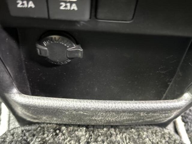 ヴォクシー ハイブリッドＺＳキラメキ３　保証書／純正　９インチ　ＳＤナビ／フリップダウンモニター　純正　１２．８インチ／トヨタセーフティセンス／両側電動スライドドア／シートヒーター／車線逸脱防止支援システム／ヘッドランプ　ＬＥＤ　ＤＶＤ再生（40枚目）