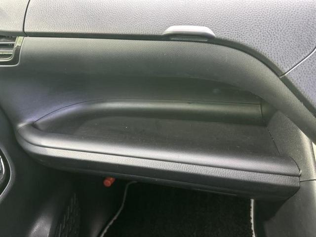 ヴォクシー ハイブリッドＺＳキラメキ３　保証書／純正　９インチ　ＳＤナビ／フリップダウンモニター　純正　１２．８インチ／トヨタセーフティセンス／両側電動スライドドア／シートヒーター／車線逸脱防止支援システム／ヘッドランプ　ＬＥＤ　ＤＶＤ再生（42枚目）