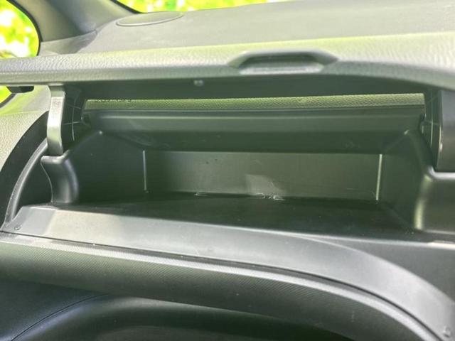 ヴォクシー ハイブリッドＺＳキラメキ３　保証書／純正　９インチ　ＳＤナビ／フリップダウンモニター　純正　１２．８インチ／トヨタセーフティセンス／両側電動スライドドア／シートヒーター／車線逸脱防止支援システム／ヘッドランプ　ＬＥＤ　ＤＶＤ再生（43枚目）