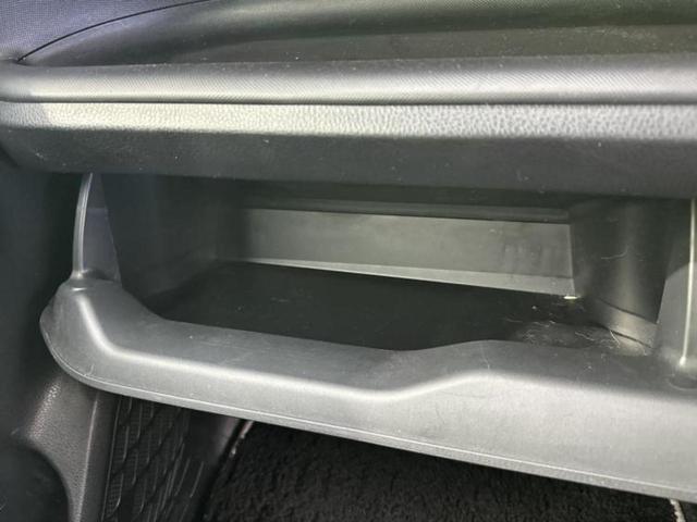 ヴォクシー ハイブリッドＺＳキラメキ３　保証書／純正　９インチ　ＳＤナビ／フリップダウンモニター　純正　１２．８インチ／トヨタセーフティセンス／両側電動スライドドア／シートヒーター／車線逸脱防止支援システム／ヘッドランプ　ＬＥＤ　ＤＶＤ再生（44枚目）