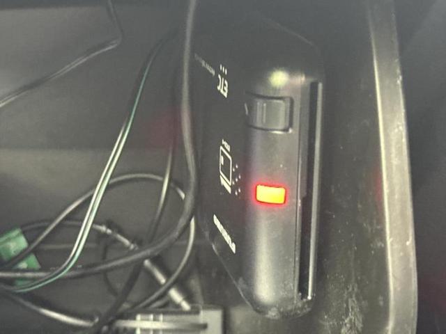 プリウス Ｓツーリングセレクション　新品タイヤ／保証書／社外　ＳＤナビ／トヨタセーフティセンス／シートヒーター　前席／車線逸脱防止支援システム／シート　合皮／ヘッドランプ　ＬＥＤ／Ｂｌｕｅｔｏｏｔｈ接続／ＥＴＣ／ＥＢＤ付ＡＢＳ（23枚目）