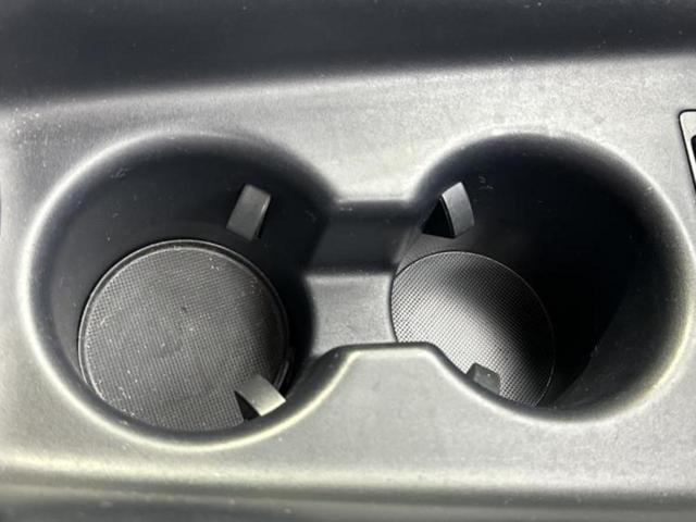 プリウス Ｓツーリングセレクション　新品タイヤ／保証書／社外　ＳＤナビ／トヨタセーフティセンス／シートヒーター　前席／車線逸脱防止支援システム／シート　合皮／ヘッドランプ　ＬＥＤ／Ｂｌｕｅｔｏｏｔｈ接続／ＥＴＣ／ＥＢＤ付ＡＢＳ（32枚目）