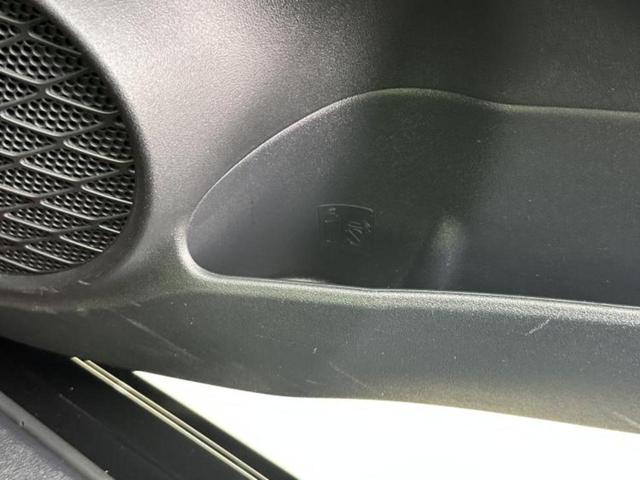 プリウス Ｓツーリングセレクション　新品タイヤ／保証書／社外　ＳＤナビ／トヨタセーフティセンス／シートヒーター　前席／車線逸脱防止支援システム／シート　合皮／ヘッドランプ　ＬＥＤ／Ｂｌｕｅｔｏｏｔｈ接続／ＥＴＣ／ＥＢＤ付ＡＢＳ（37枚目）