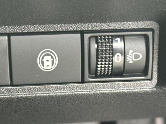 ノート Ｘ　純正　９インチ　メモリーナビ／エマージェンシーブレーキ／車線逸脱防止支援システム／ヘッドランプ　ＬＥＤ／Ｂｌｕｅｔｏｏｔｈ接続／ＥＢＤ付ＡＢＳ／横滑り防止装置／アイドリングストップ／フルセグＴＶ（25枚目）