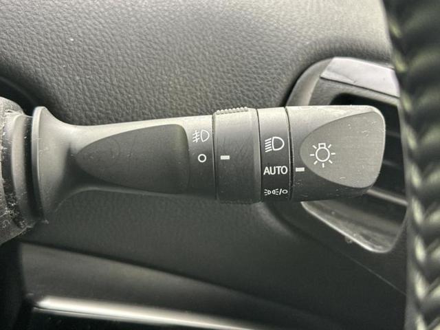 プリウス Ｓツーリングセレクション　新品タイヤ／モデリスタエアロ／保証書／純正　９インチ　ＳＤナビ／トヨタセーフティセンス／シートヒーター／車線逸脱防止支援システム／シート　合皮／ヘッドランプ　ＬＥＤ／Ｂｌｕｅｔｏｏｔｈ接続／ＥＴＣ（16枚目）