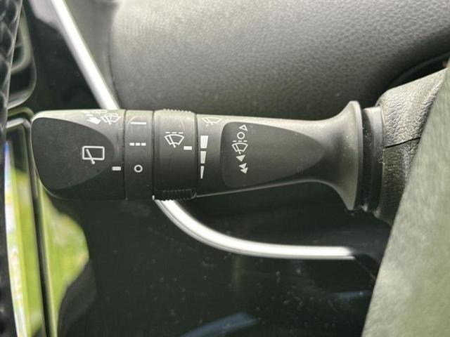 プリウス Ｓツーリングセレクション　新品タイヤ／モデリスタエアロ／保証書／純正　９インチ　ＳＤナビ／トヨタセーフティセンス／シートヒーター／車線逸脱防止支援システム／シート　合皮／ヘッドランプ　ＬＥＤ／Ｂｌｕｅｔｏｏｔｈ接続／ＥＴＣ（17枚目）