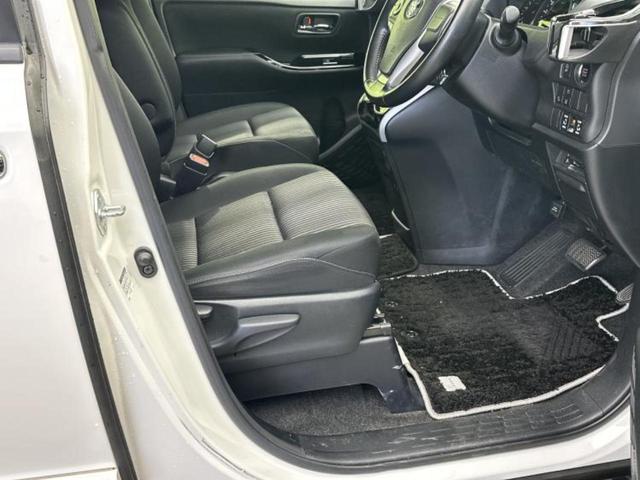 ヴォクシー ZSキラメキ 純正 9インチ SDナビ/フリップダウンモニター 純正 12.1インチ/トヨタセーフティセンス/両側電動スライドドア/車線逸脱防止支援システム/ヘッドランプ LED/Bluetooth接続 DVD再生(4枚目)